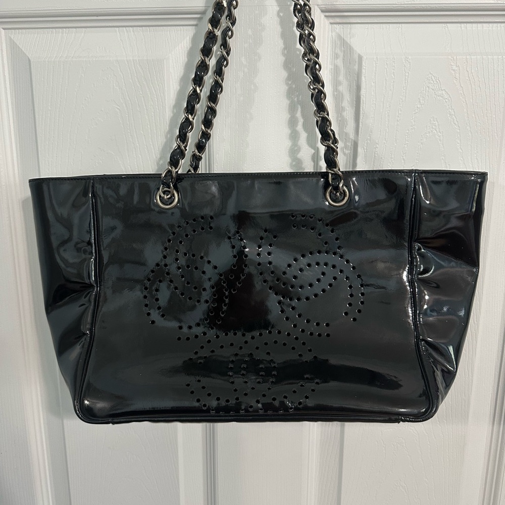 Chanel Sleek Black Tote Bag with Durable Design